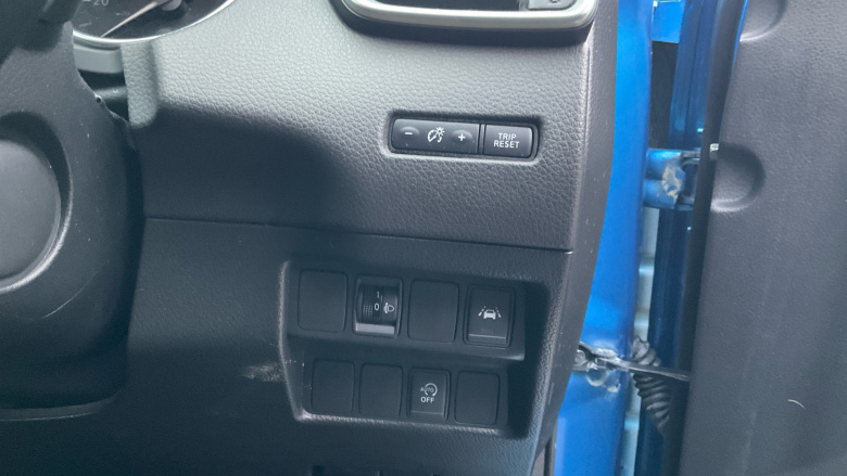 Nissan Qashqai 1.6 DiG-T N-Connecta 5dr Petrol Hatchback